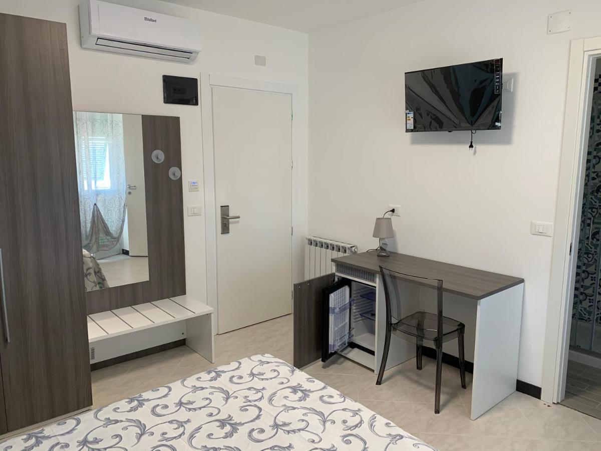 Hotel Aurora วาราซเซ ภายนอก รูปภาพ